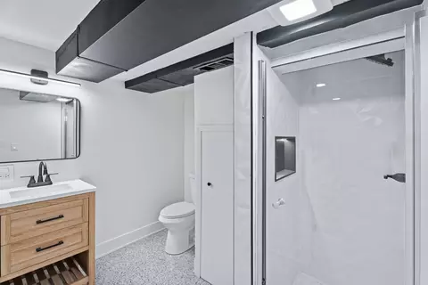 Bath - 5253 S Mobile Ave, Chicago, IL 60638 photo 2 of 2