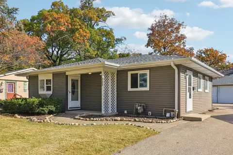 337 Hickory Dr, Crystal Lake, IL 60014