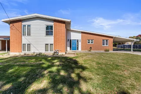 1554 S Pointe Dr, Rantoul, IL 61866