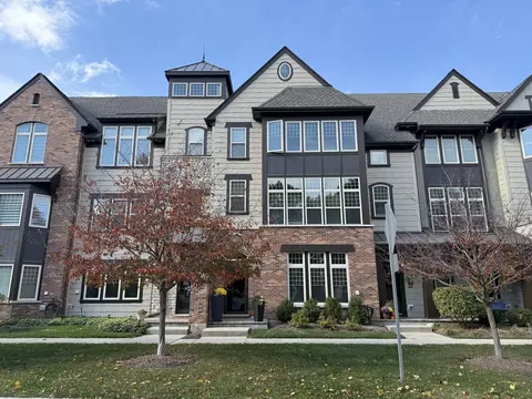 616 Parkside Ct, Libertyville, IL 60048