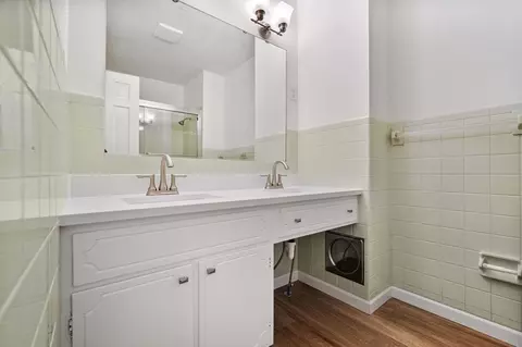 Bath - 319 Hillside Ln, Bloomington, IL 61701 photo 1 of 3