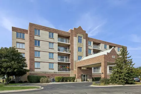 175 W Brush Hill Dr #404, Elmhurst, IL 60126