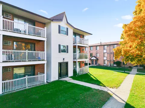 291 Gregory St #6, Aurora, IL 60504 photo 2