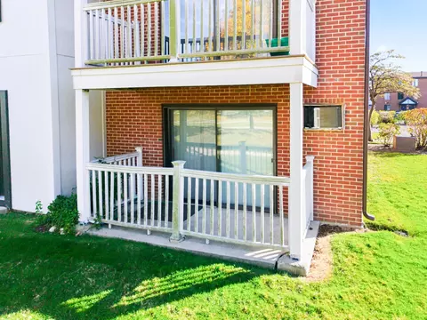 291 Gregory St #6, Aurora, IL 60504 photo 3