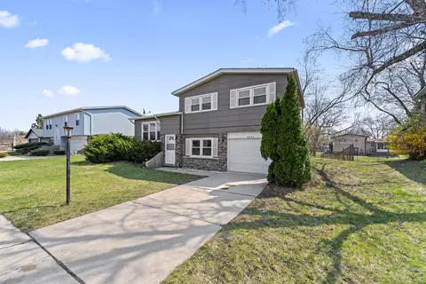 4827 Imperial Dr, Richton Park, IL 60471