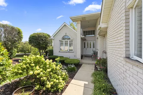 16328 Bob White Cir, Orland Park, IL 60467