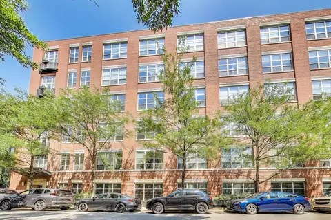 1735 N Paulina St #422, Chicago, IL 60622