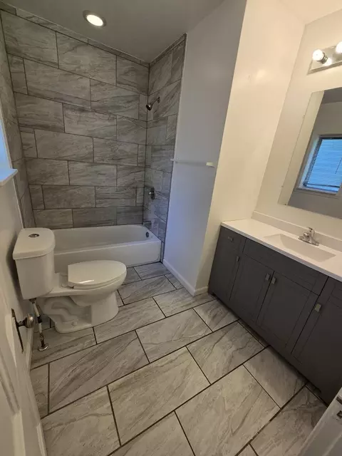 Bath - 453 E Chicago St, Elgin, IL 60120 photo 2 of 2