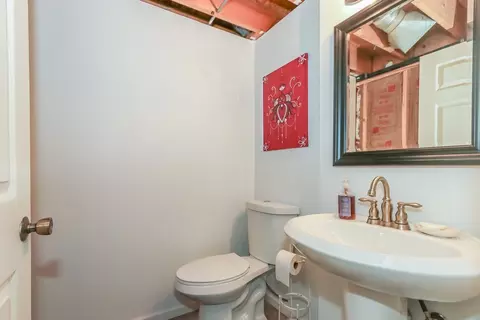 Bath - 520 N Lyle Ave, Elgin, IL 60123 photo 3 of 3