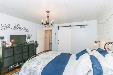 Bedroom - 520 N Lyle Ave, Elgin, IL 60123 photo 3 of 7