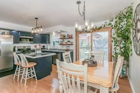 Dining - 520 N Lyle Ave, Elgin, IL 60123 photo 1 of 3