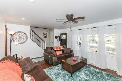 Living - 520 N Lyle Ave, Elgin, IL 60123 photo 3 of 3
