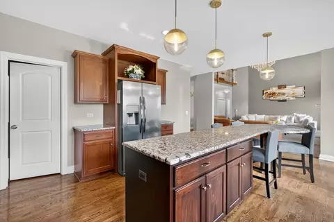 Kitchen - 693 Slate Run, Elgin, IL 60124 photo 3 of 4