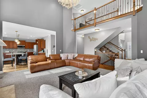 Living - 693 Slate Run, Elgin, IL 60124 photo 4 of 5