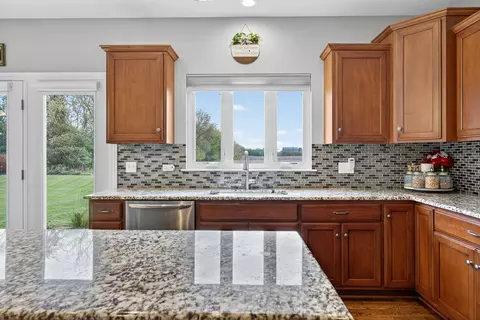 Kitchen - 693 Slate Run, Elgin, IL 60124 photo 2 of 4