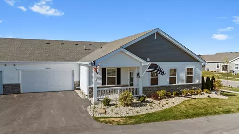 1071 Williamsburg St, Pingree Grove, IL 60140