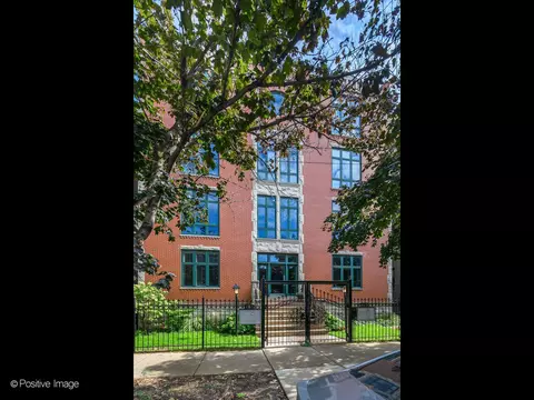 463 N Green St #2S, Chicago, IL 60642