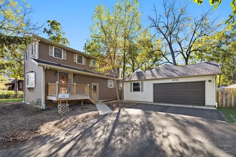 25721 W Lakeview Ave, Wauconda, IL 60084
