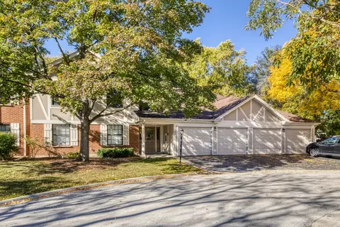 1182 Buckingham Ct #D2, Wheeling, IL 60090