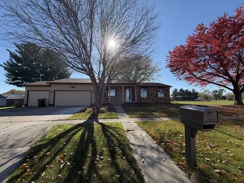 1905 E 23rd St, Sterling, IL 61081