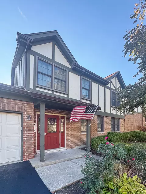 316 Carriage Way #D, Bloomingdale, IL 60108