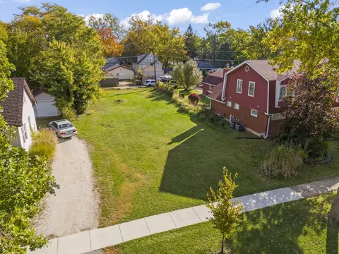 229 S Park St, Westmont, IL 60559