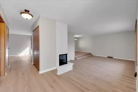1223 Westhaven Dr, Wheaton, IL 60189 photo 3