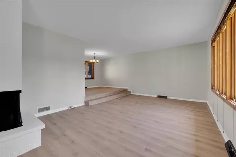 1223 Westhaven Dr, Wheaton, IL 60189 photo 4