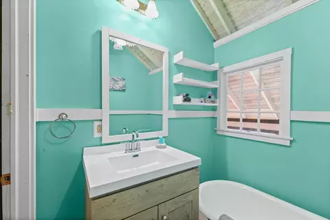 Bath - 5495 E Cr 2950 North Rd, Potomac, IL 61865 photo 2 of 2