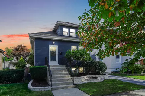 3921 Sunnyside Ave, Brookfield, IL 60513