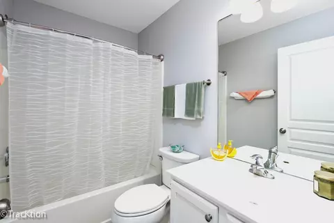 Bath - 416 Conservatory Ln, Aurora, IL 60502 photo 3 of 3