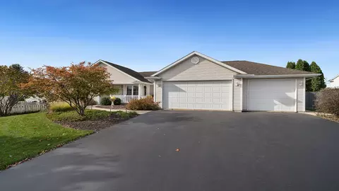 815 Hampton Dr, Byron, IL 61010 photo 2