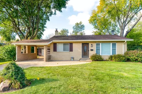 701 Thomas Ct, Mundelein, IL 60060