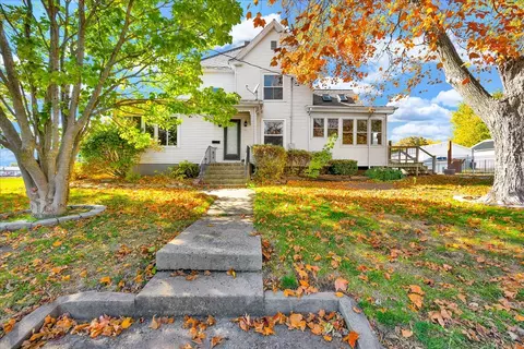 393 E Front St, El Paso, IL 61738