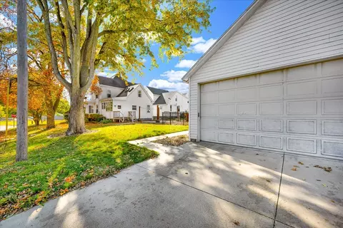 Exterior - 393 E Front St, El Paso, IL 61738 photo 5 of 6