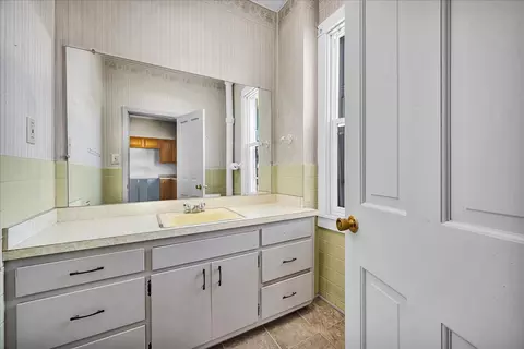 Bath - 393 E Front St, El Paso, IL 61738 photo 1 of 2
