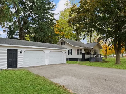 Exterior - 817 E High St, Monticello, IL 61856 photo 2 of 7
