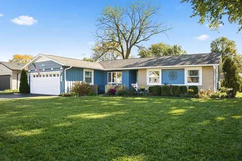 101 Clearmont Dr, Elk Grove Village, IL 60007