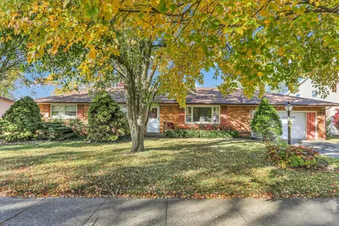 2011 Prairie View Dr, Urbana, IL 61802