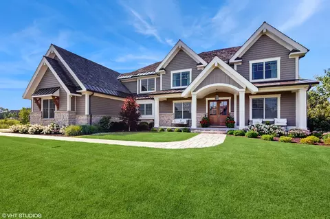 305 Briarwood Ln, Lincolnshire, IL 60069