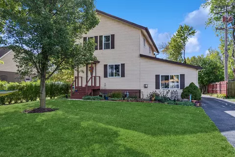 25 W361 Doris Ave, Carol Stream, IL 60188