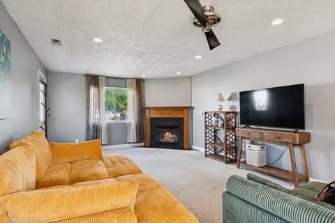 25 W361 Doris Ave, Carol Stream, IL 60188 photo 8