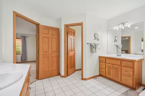 Bath - 1034 Michael Dr, Morris, IL 60450 photo 4 of 8