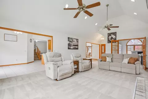 Living - 1034 Michael Dr, Morris, IL 60450 photo 1 of 3
