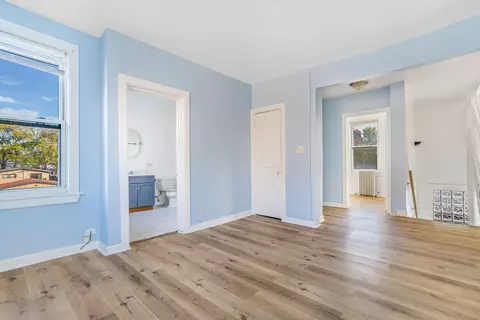 Living - 1633 Mcdaniel Ave, Evanston, IL 60201 photo 2 of 5