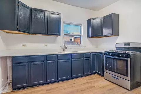 Kitchen - 1633 Mcdaniel Ave, Evanston, IL 60201 photo 2 of 2