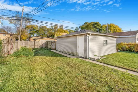 Exterior - 1633 Mcdaniel Ave, Evanston, IL 60201 photo 4 of 6