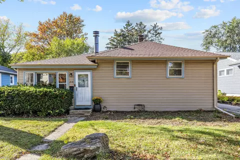 210 N Grant St, Westmont, IL 60559