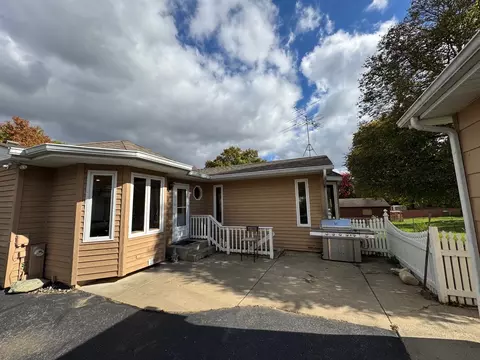 Exterior - 4517 Home Ave, Mchenry, IL 60050 photo 2 of 8