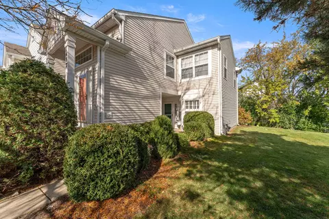 1451 Meadowsedge Ln, Carpentersville, IL 60110